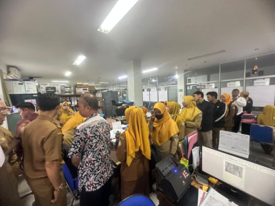 Penyerahan Surat Perintah Mulai Kerja (SPMK) ASN Angkatan 2025